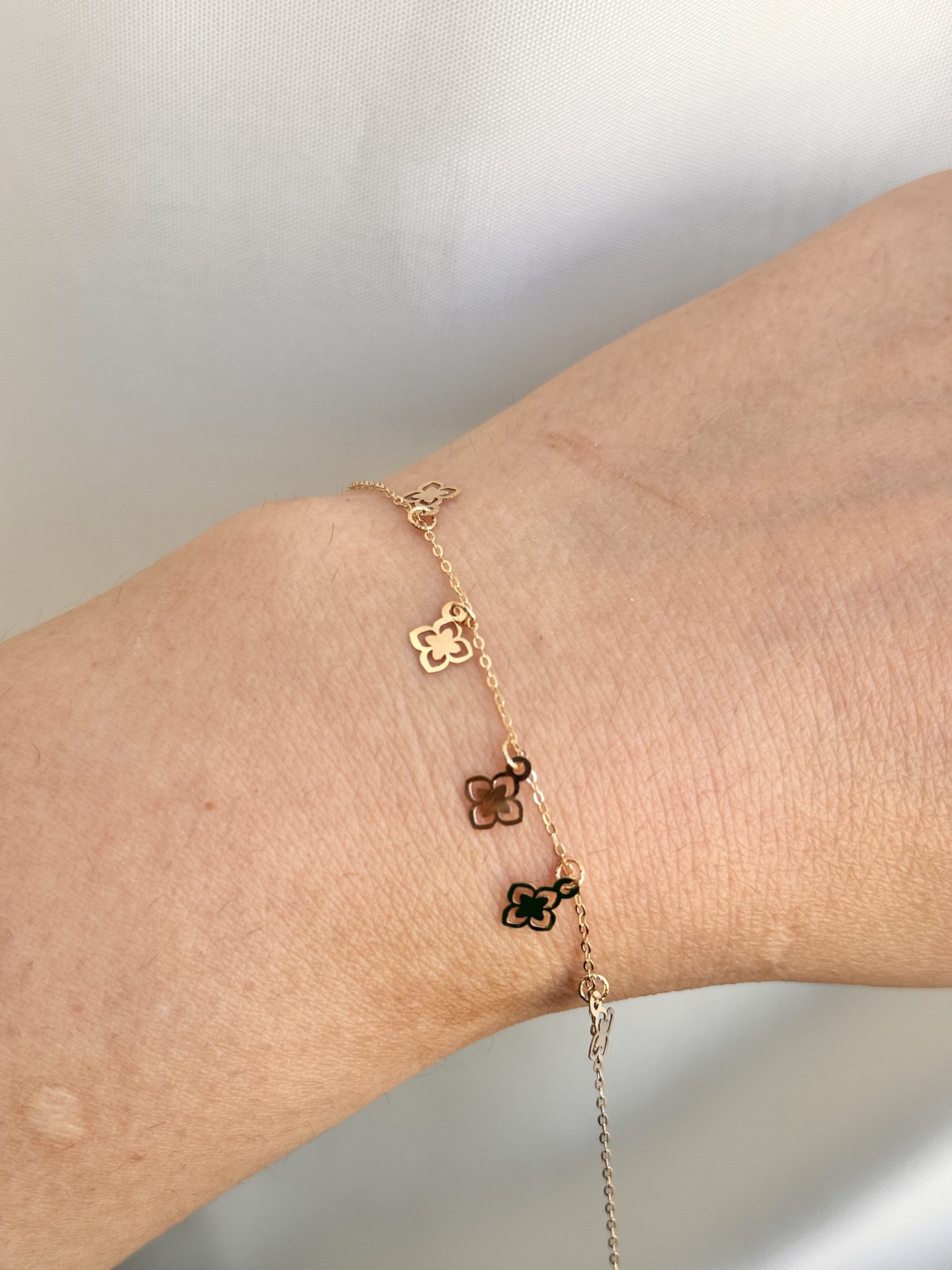 دستبند پولکی گل 4 پر